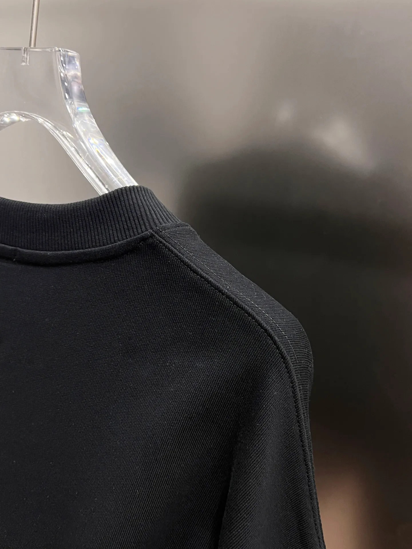 CH Crow 2026 Autumn and Winter New Arrival round neck long-sleeved sweatshirt, cross foam technology + leather hardware + Middle Eastern Australian diamond design technology, the real thing is great, men and women Same Style loose version Size S M L XL XXL Five codes Black White